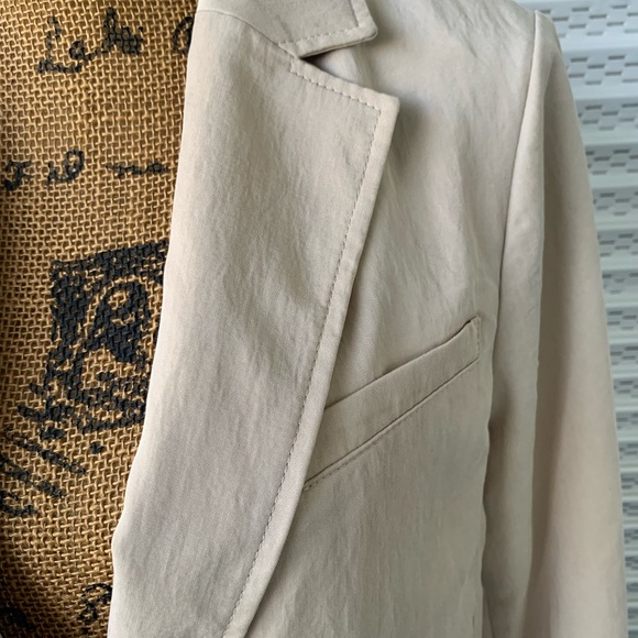 NWOT GAP blazer. New. Never worn. - Picture 4 of 8